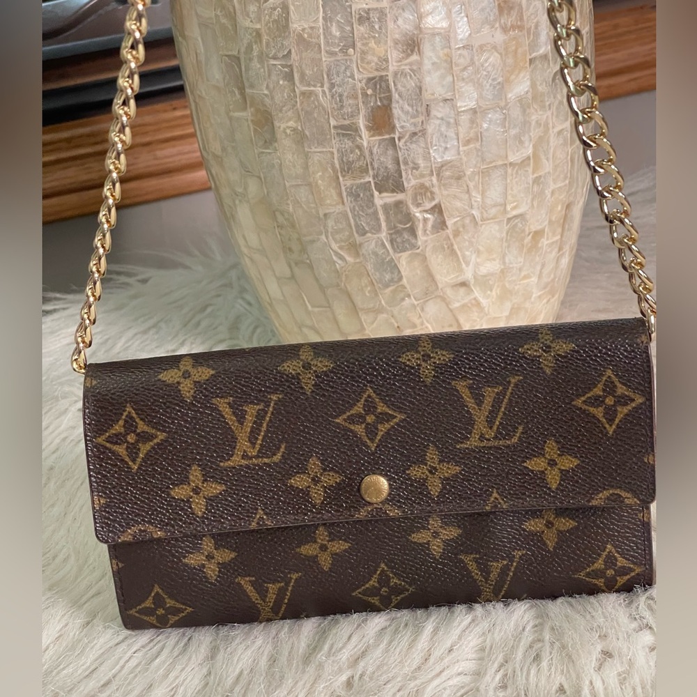 Authentic LOUIS VUITTON Monogram Sarah Wallet